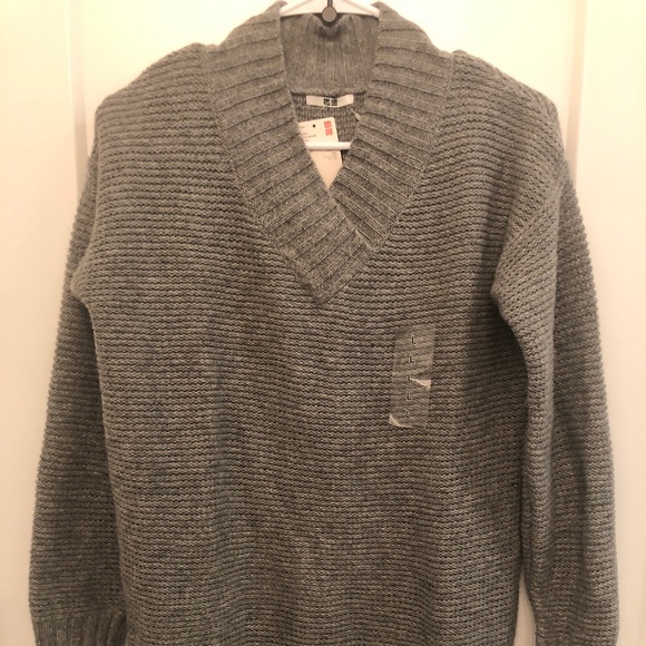Uniqlo sweater tunic top - Picture 1 of 5